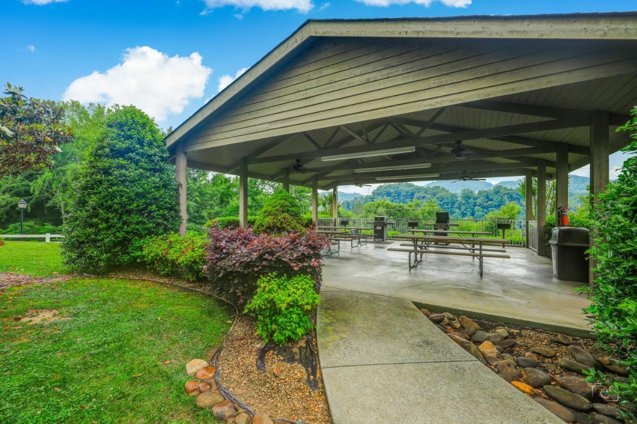 Lazy Bear Whispering Pines 111 Apartment Pigeon Forge Exterior photo