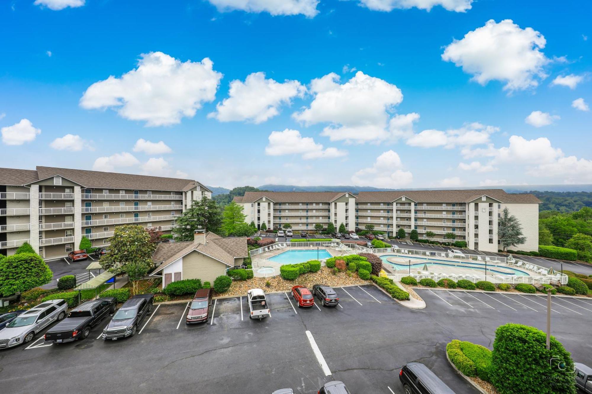 Lazy Bear Whispering Pines 111 Apartment Pigeon Forge Exterior photo