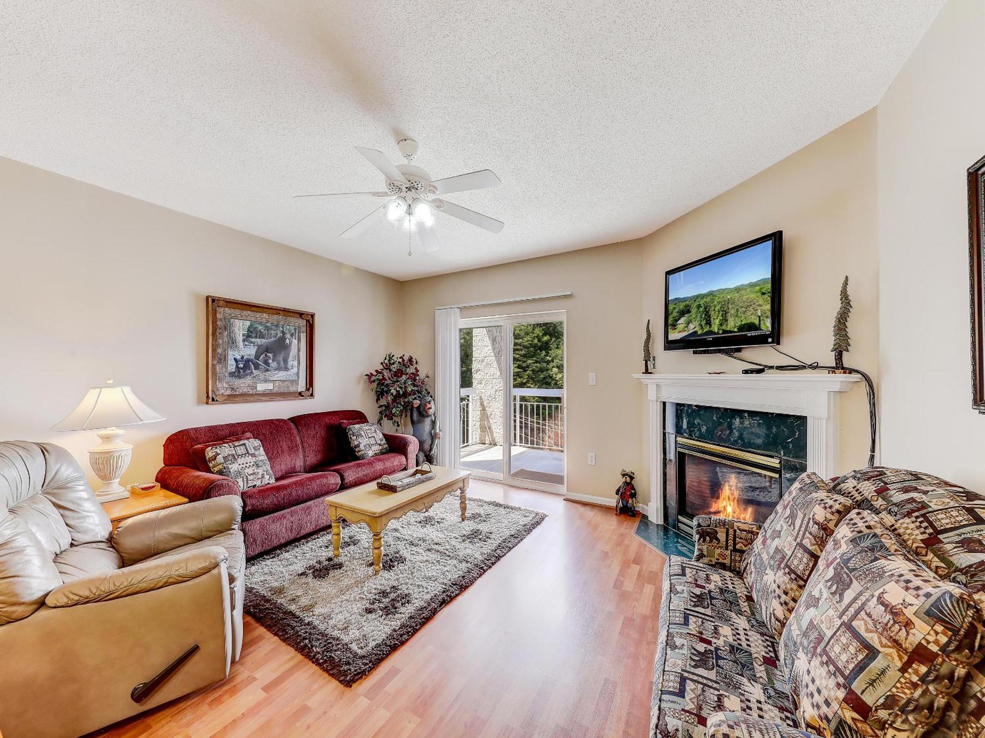 Lazy Bear Whispering Pines 111 Apartment Pigeon Forge Exterior photo